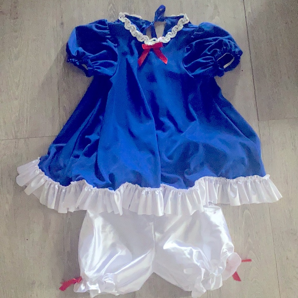 3 piece Raggedy Ann costume. Sequin collar.